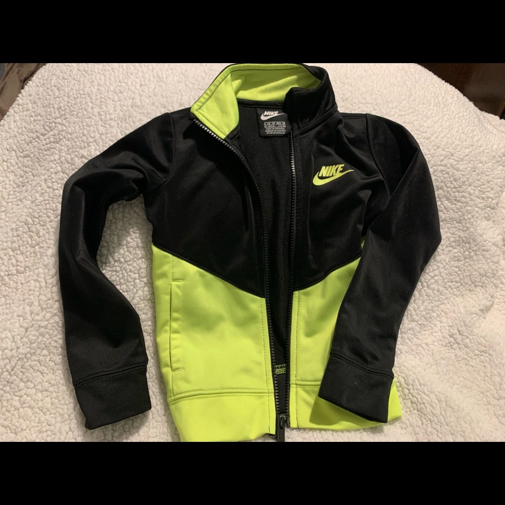 NIKE Jacket! Boys 4T. Great condition! Warm and comfy!!!